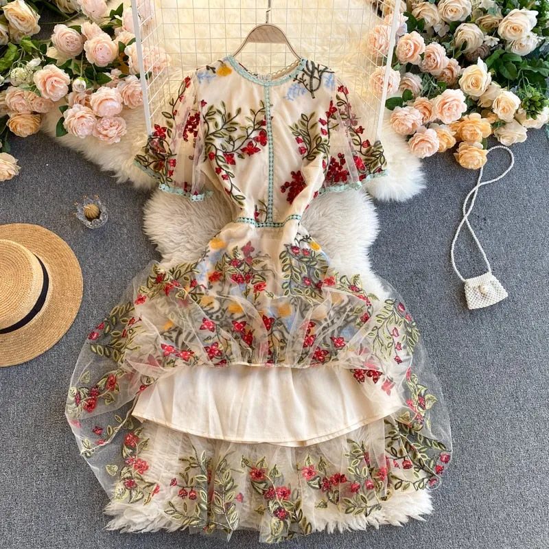 Boho Vintage Party Dress - Mini Dress Embroidered Arabella Rose in White Apricot