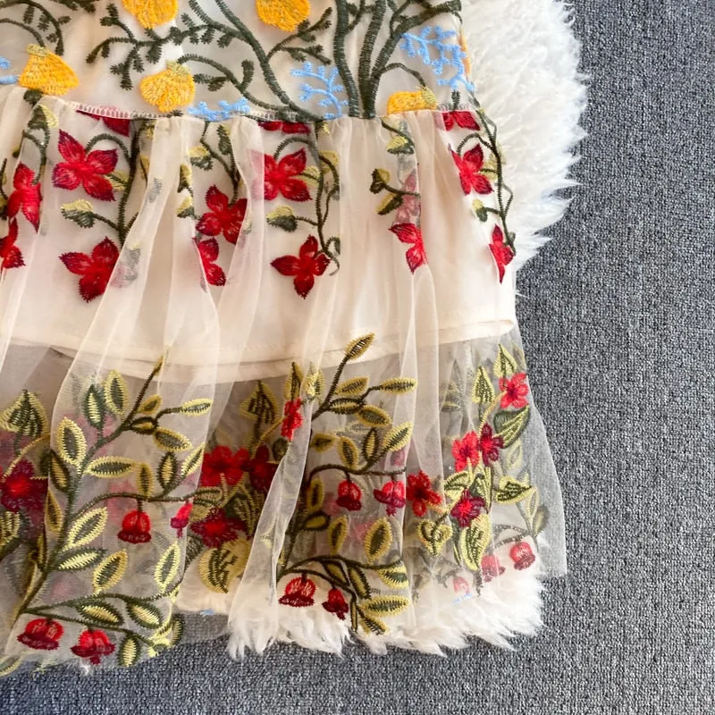 Boho Vintage Party Dress - Mini Dress Embroidered Arabella Rose in White Apricot