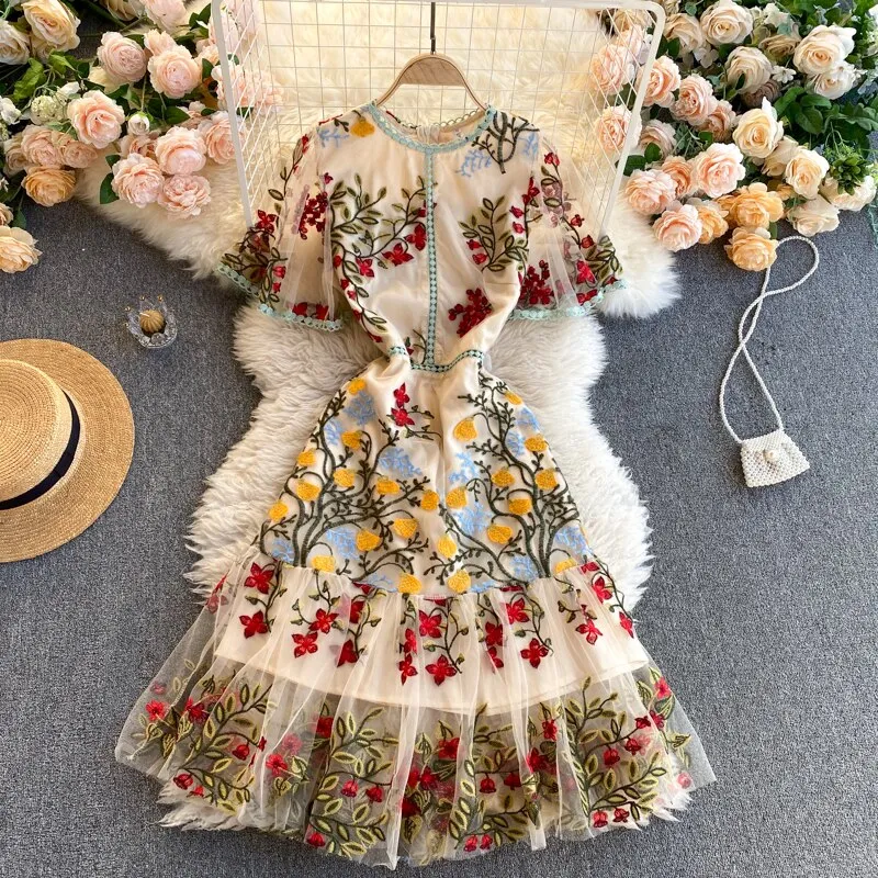 Boho Vintage Party Dress - Mini Dress Embroidered Arabella Rose in White Apricot