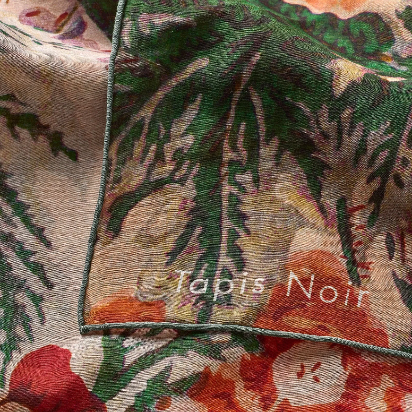 Tapis Noir Large Light Warm Flower Scarf