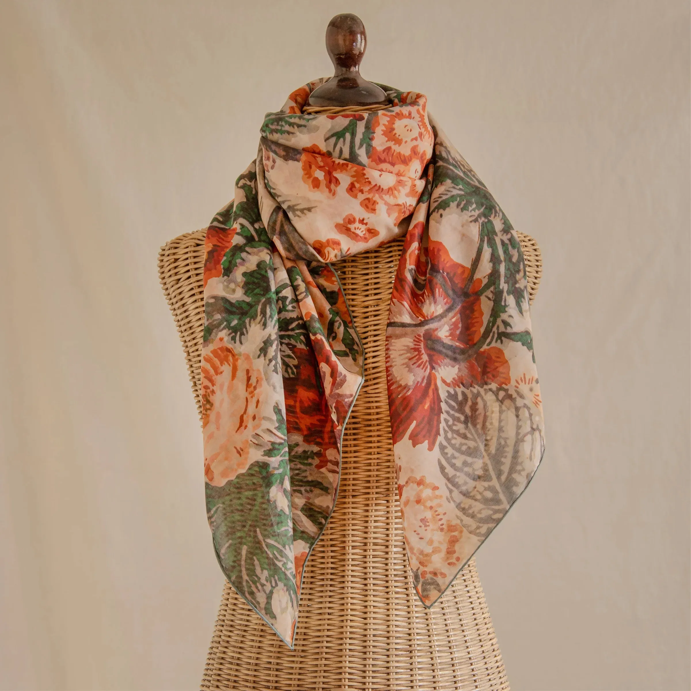 Tapis Noir Large Light Warm Flower Scarf